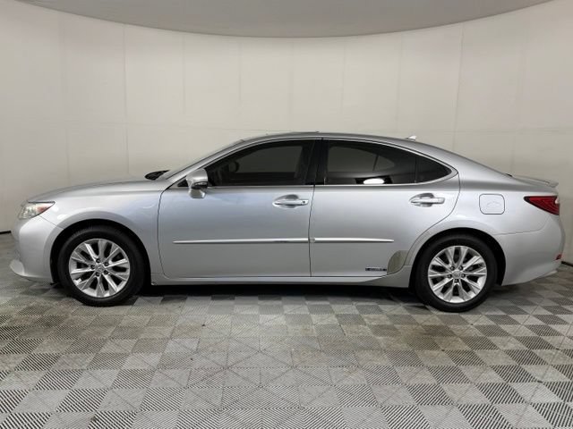 Used 2013 Lexus ES 300h w/ Luxury Pkg FWD image 3