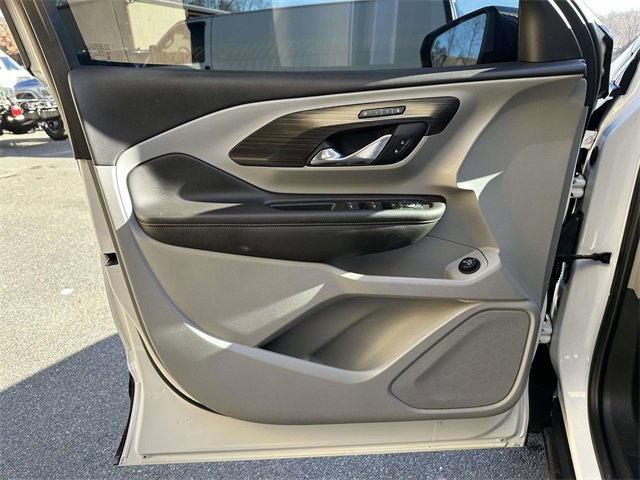 Used 2021 GMC Terrain SLT w/ LPO, Bright Accent Package image 18