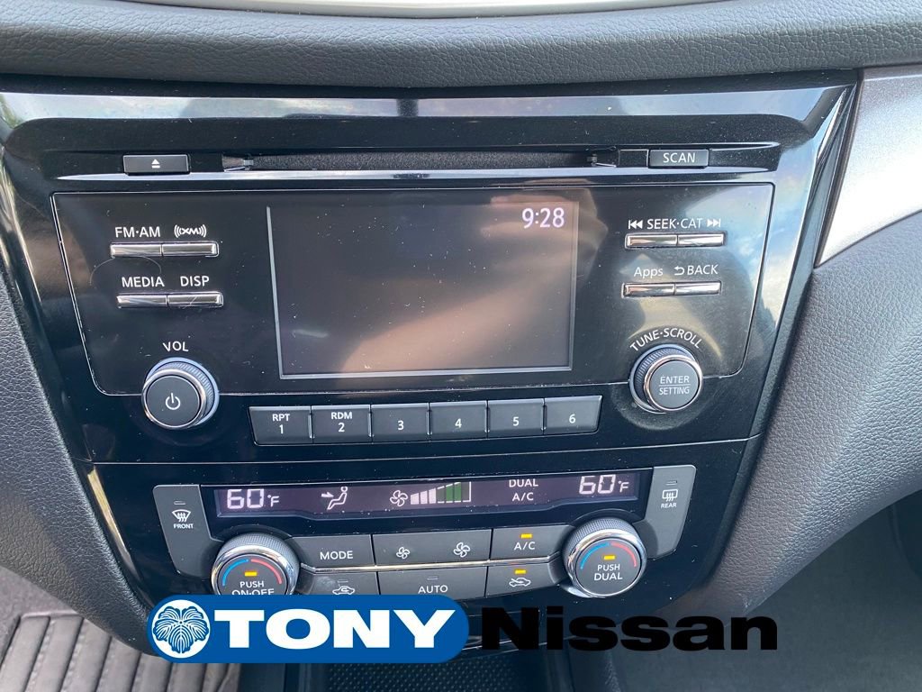 Used 2016 Nissan Rogue SV image 15