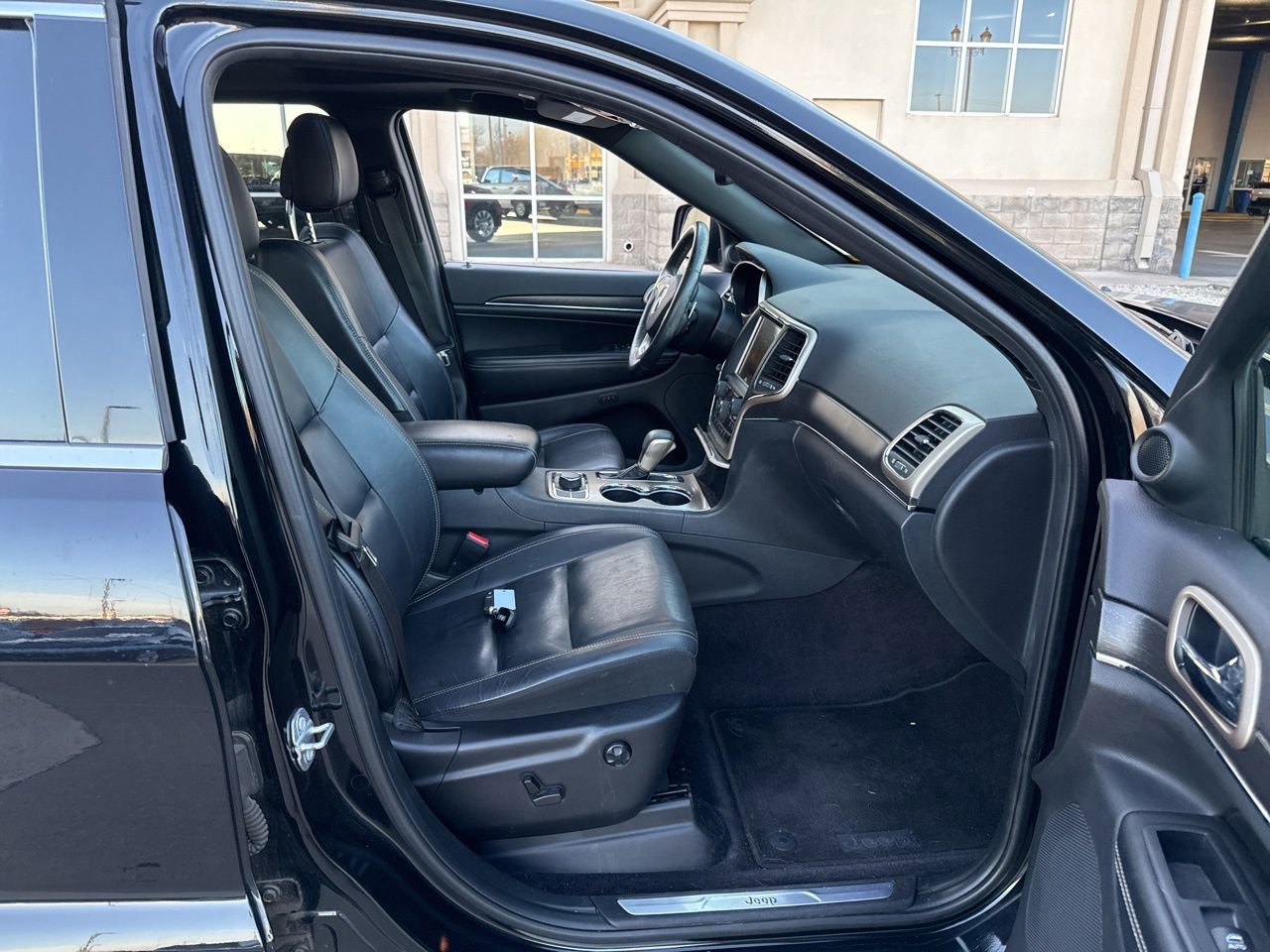 Used 2017 Jeep Grand Cherokee Limited image 14