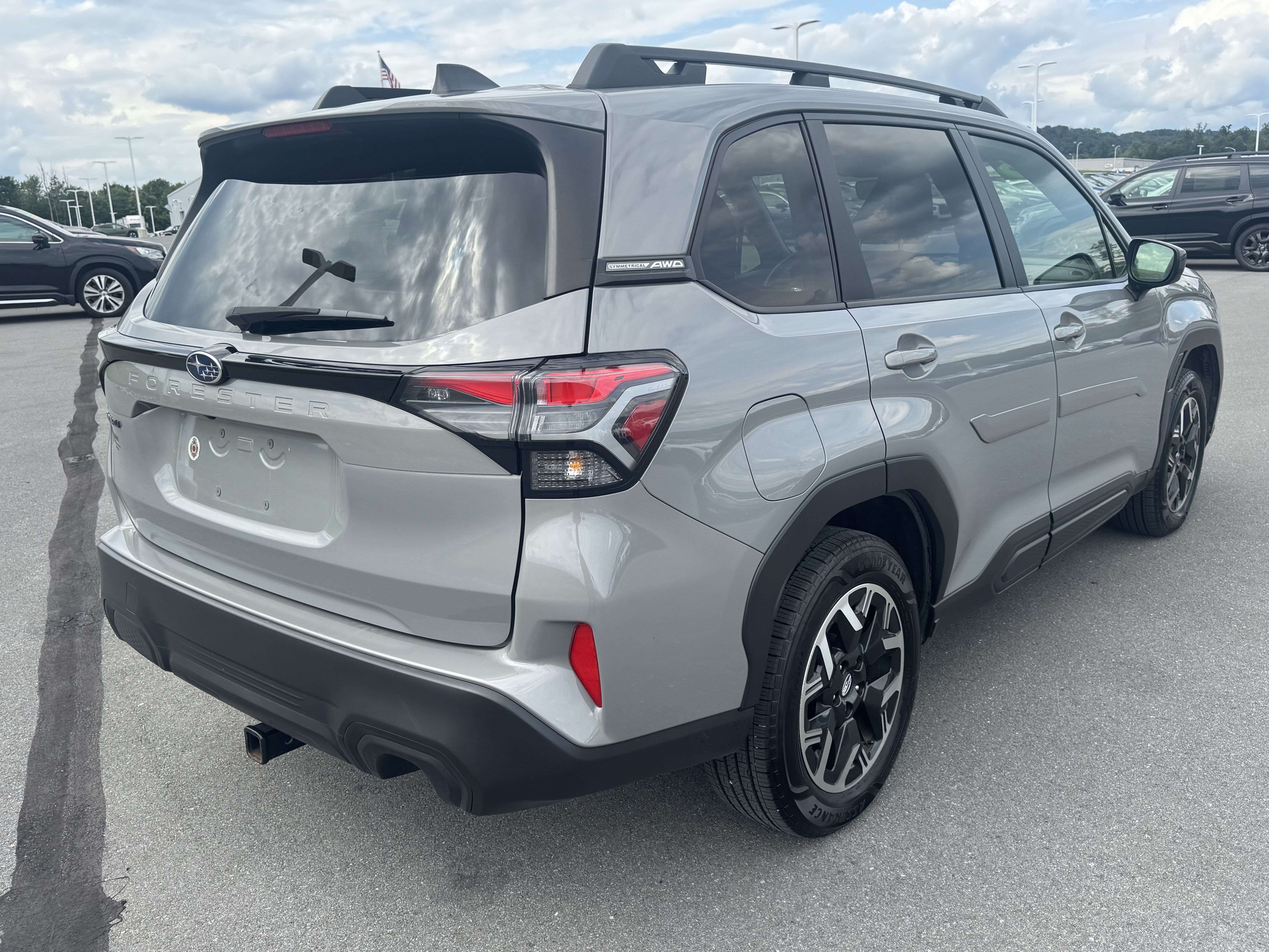 Certified 2025 Subaru Forester Premium w/ Convenience Package #1 AWD/4WD image 3