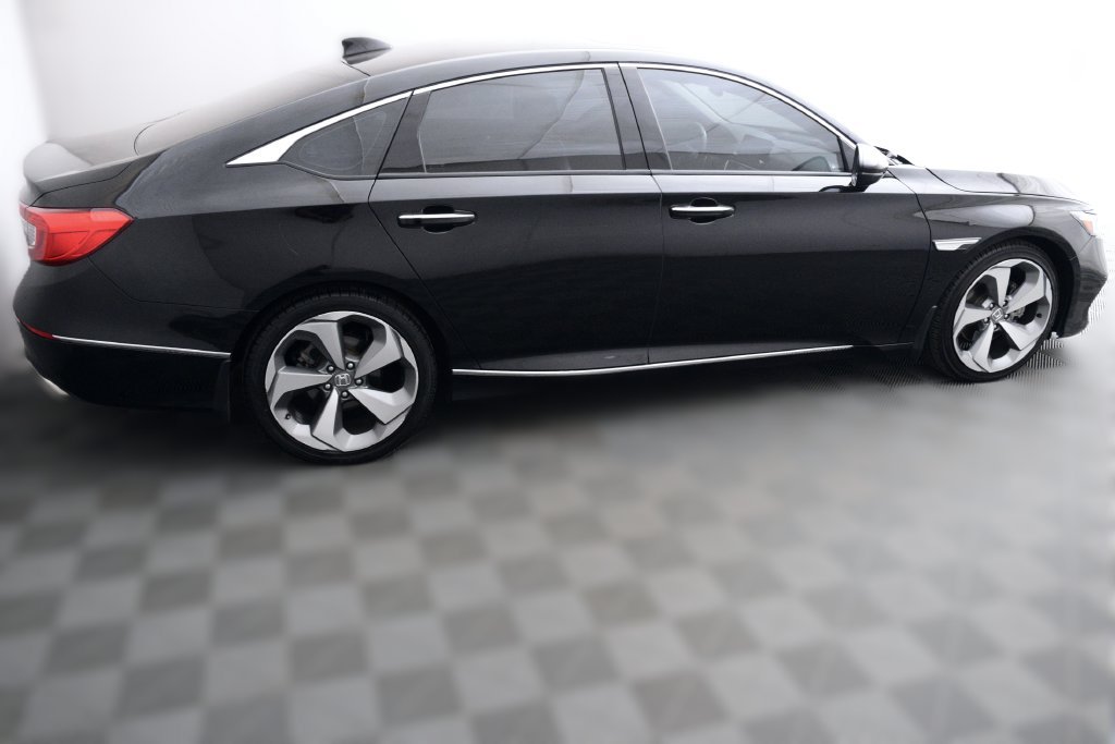 Used 2018 Honda Accord Touring image 4