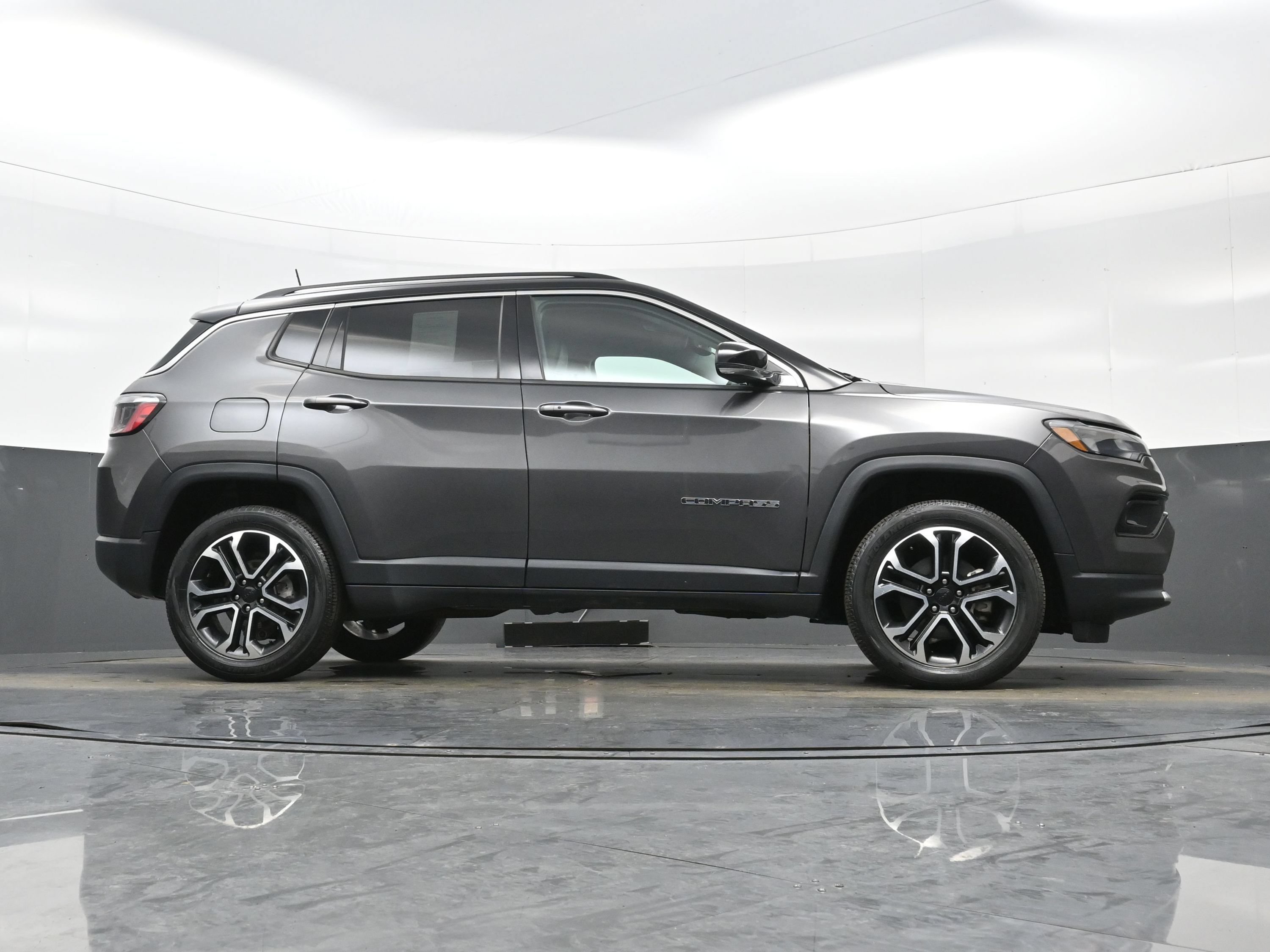 Used 2022 Jeep Compass Limited AWD/4WD image 32
