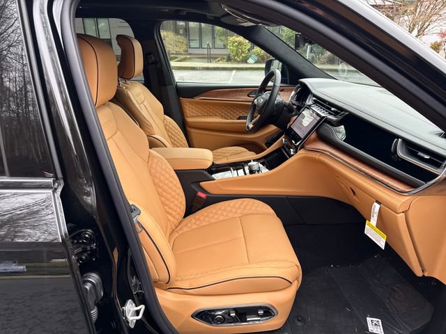New 2025 Jeep Grand Cherokee Summit AWD/4WD image 9