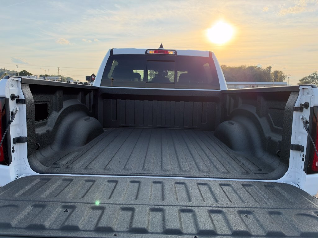 Used 2025 RAM 1500 Big Horn AWD/4WD image 4