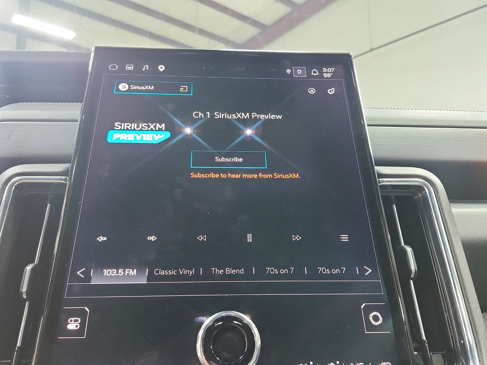 Used 2025 GMC Yukon Denali RWD image 15