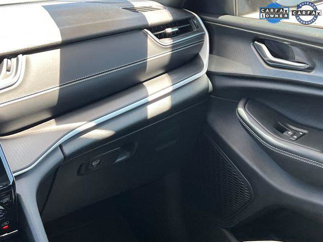 Certified 2025 Jeep Grand Cherokee Laredo X image 16