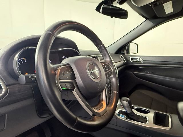 Used 2019 Jeep Grand Cherokee Laredo image 19