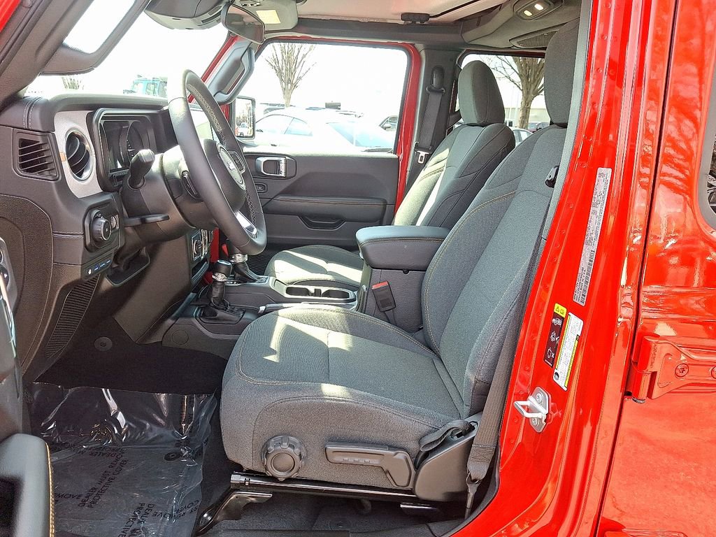 Used 2025 Jeep Wrangler Unlimited Sahara image 13