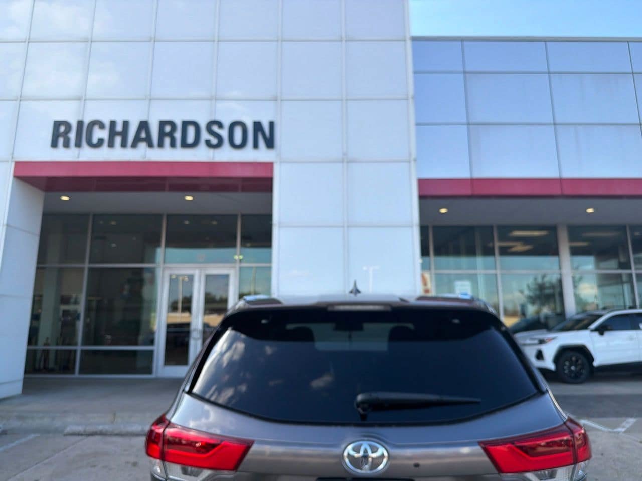 Used 2019 Toyota Highlander XLE FWD image 6