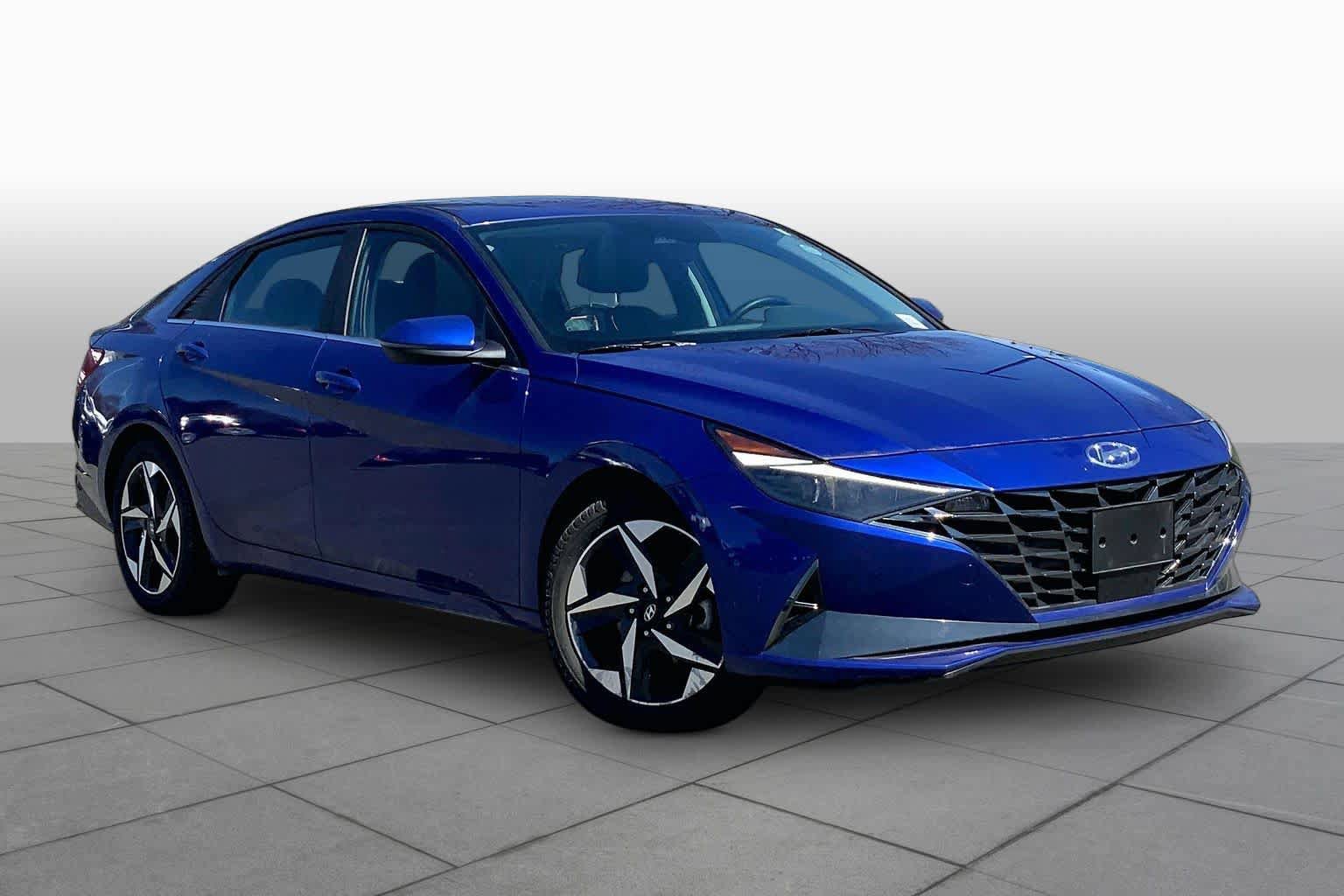 Used 2023 Hyundai Elantra Limited image 3