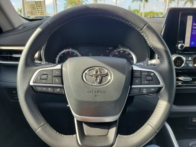 Used 2023 Toyota Highlander LE AWD/4WD image 18