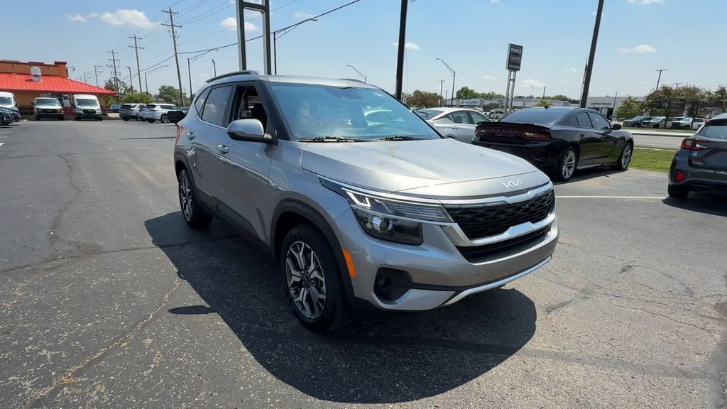 Used 2023 Kia Seltos EX AWD/4WD image 2