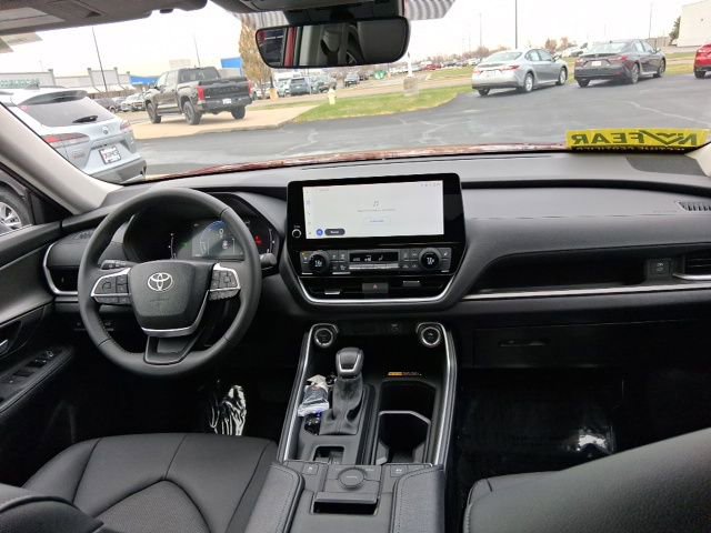 Used 2025 Toyota Grand Highlander AWD Hybrid image 15