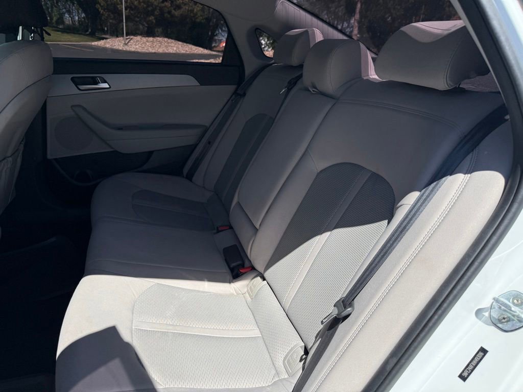 Used 2017 Hyundai Sonata SE FWD image 17