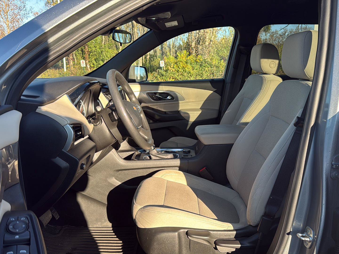 Used 2023 Chevrolet Traverse LS w/ Safety Package FWD image 14
