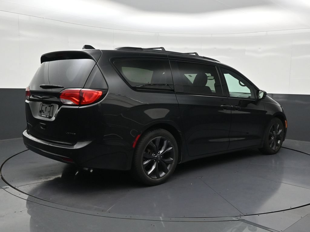 Used 2019 Chrysler Pacifica Limited w/ Advanced Safetytec Group FWD image 5