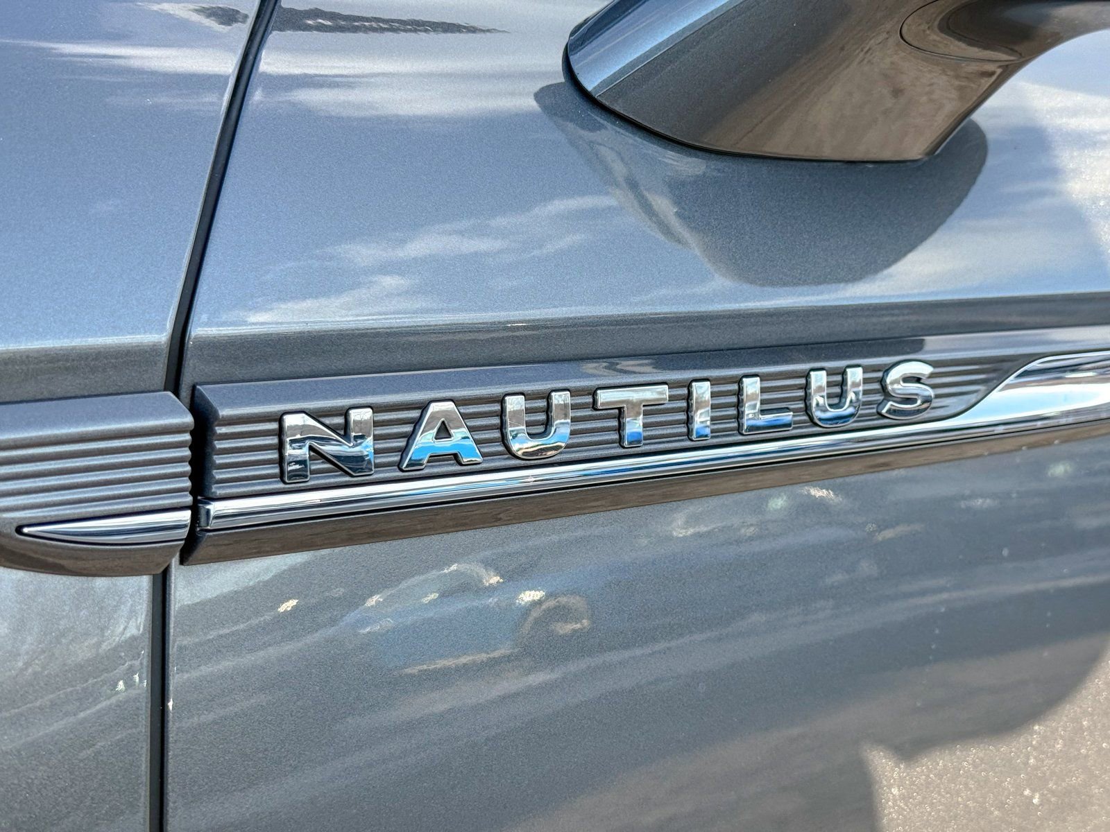 Used 2023 Lincoln Nautilus Reserve w/ Monochromatic Package image 12