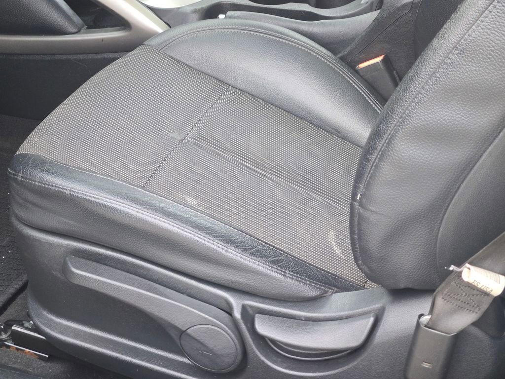 Used 2016 Hyundai Veloster Base w/ Option Group 03 image 28