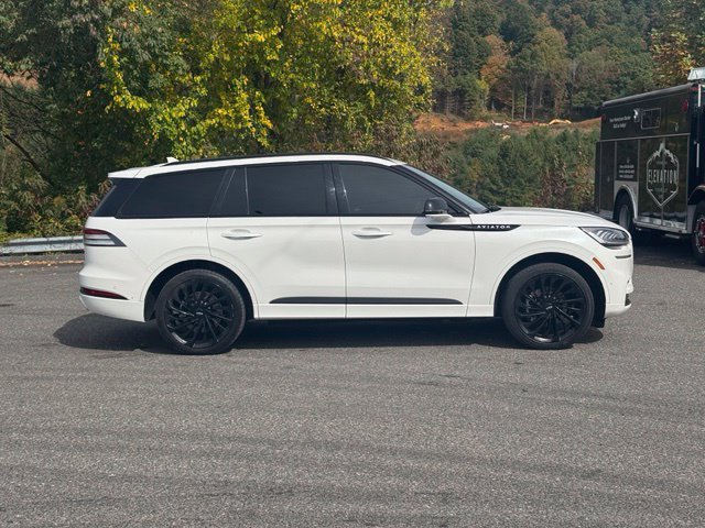 Used 2023 Lincoln Aviator Reserve w/ Equipment Group 201A AWD/4WD image 8