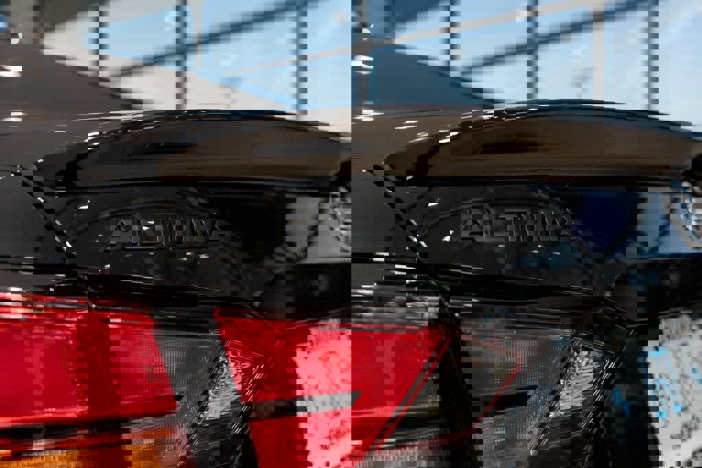 Used 2022 Nissan Altima 2.5 SR w/ Midnight Edition Package image 10