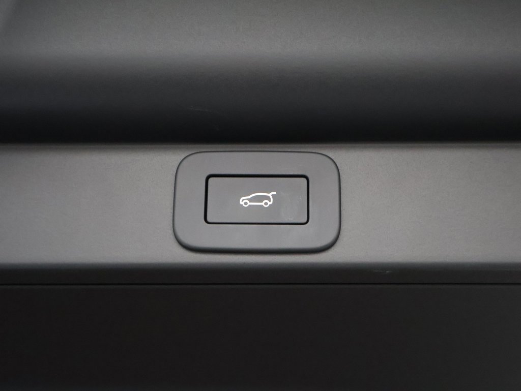 New 2025 Land Rover Range Rover SE image 16