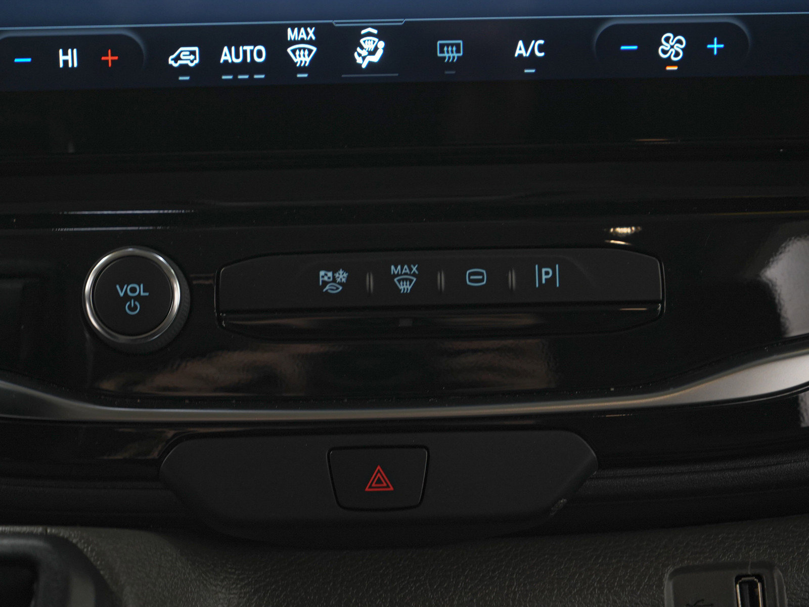 Used 2024 Ford Transit 350 XLT image 22