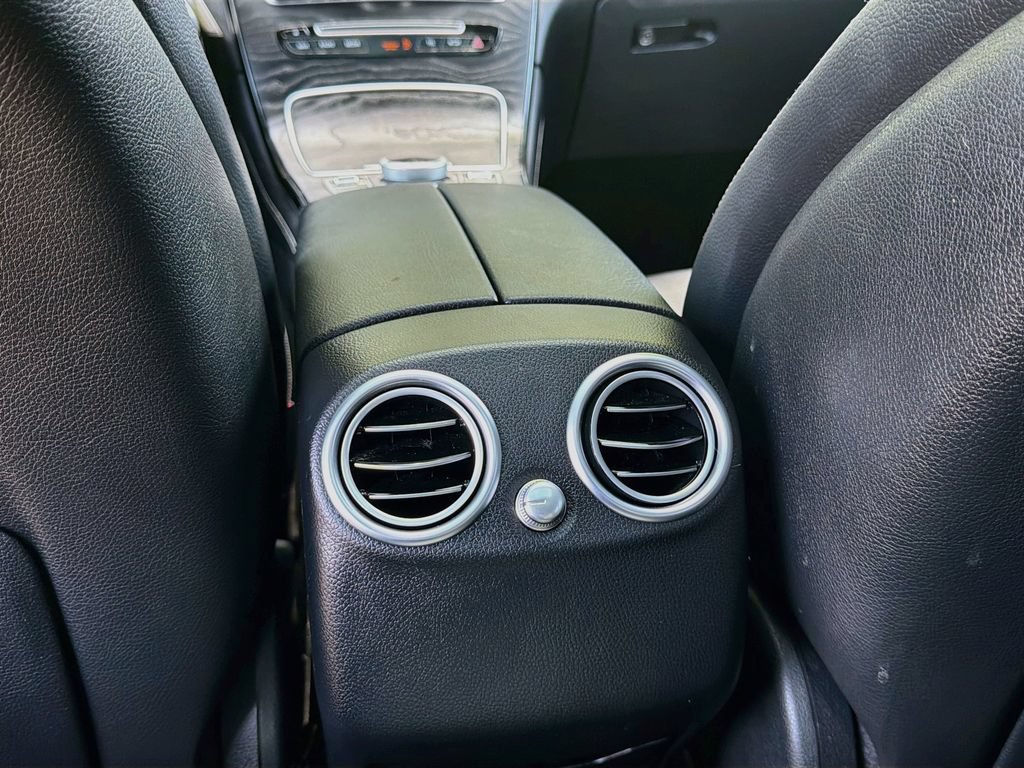 Used 2018 Mercedes-Benz GLC 300 4MATIC w/ Premium Package image 23