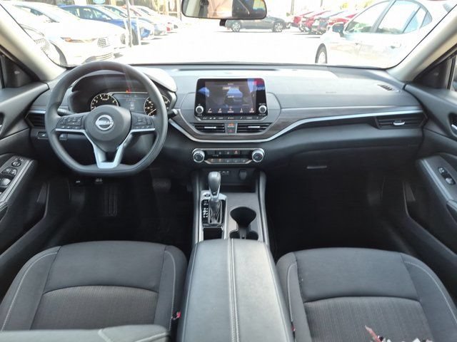 Used 2025 Nissan Altima 2.5 SV FWD image 25