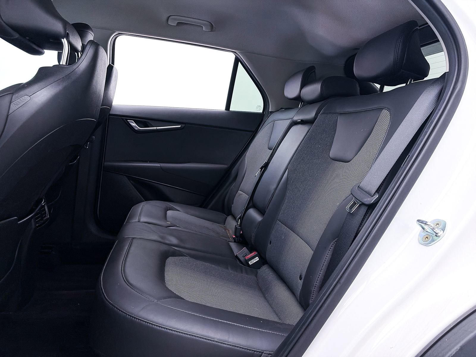 Used 2023 Kia Niro EX FWD image 38