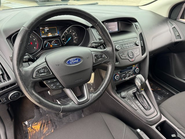Used 2018 Ford Focus SE w/ SE Appearance Package image 3