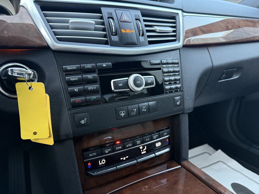 Used 2012 Mercedes-Benz E 350 4MATIC Sedan image 26
