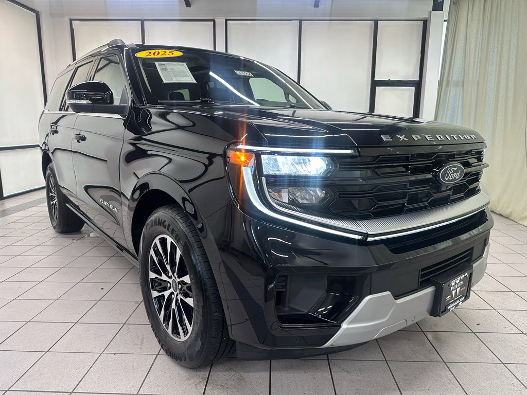 Used 2025 Ford Expedition Platinum image 2
