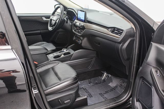 Certified 2020 Ford Escape Titanium w/ Titanium Premium Package 2.0 AWD/4WD image 18