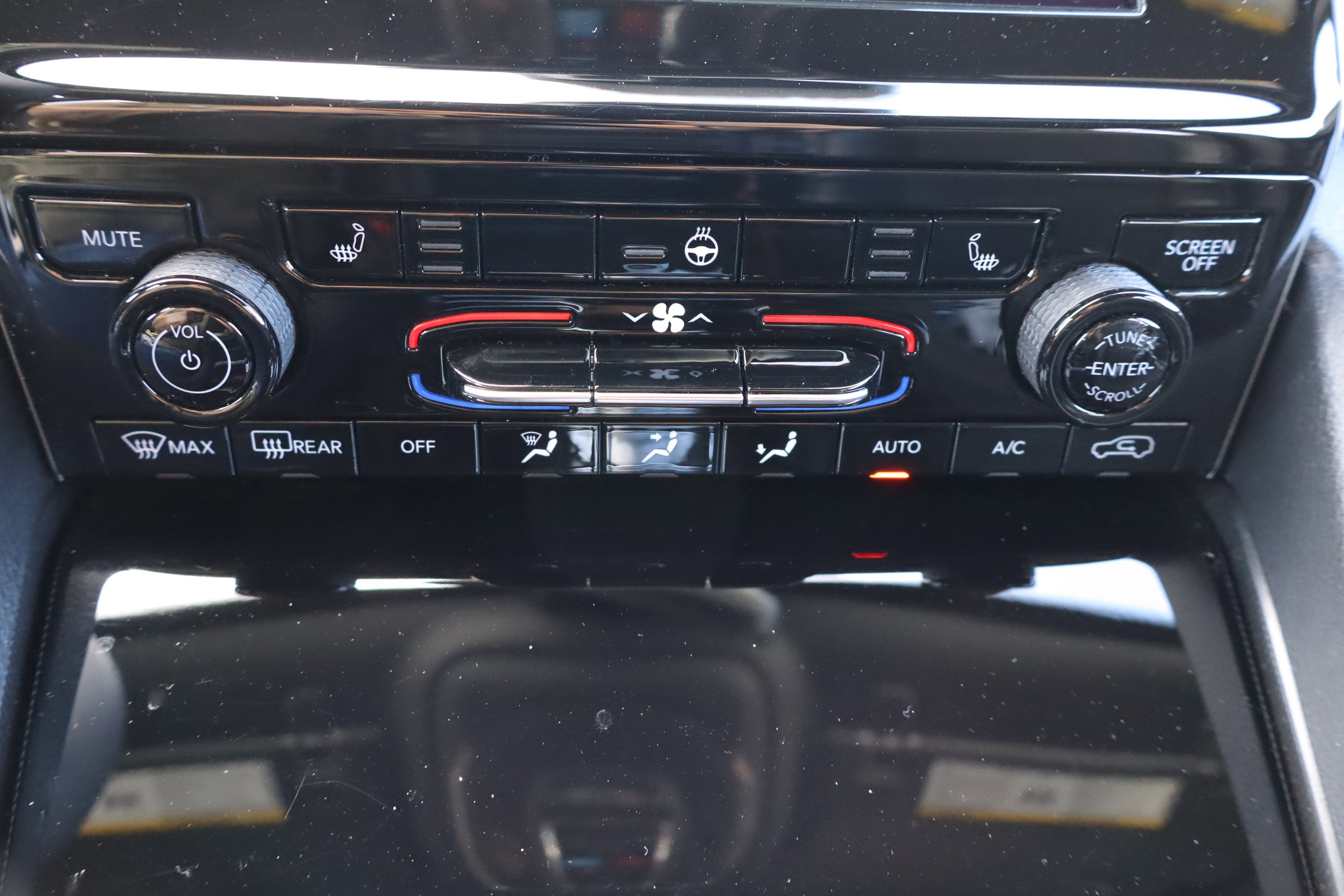 Used 2024 Jeep Grand Cherokee L Altitude image 28