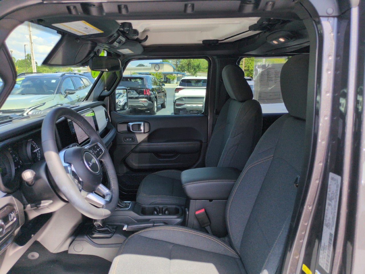 Used 2025 Jeep Wrangler Unlimited Sahara AWD/4WD image 14