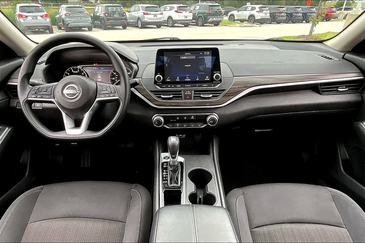 Used 2025 Nissan Altima 2.5 SV FWD image 16