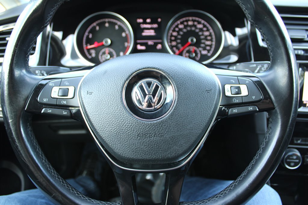 Used 2015 Volkswagen Golf SEL FWD image 28