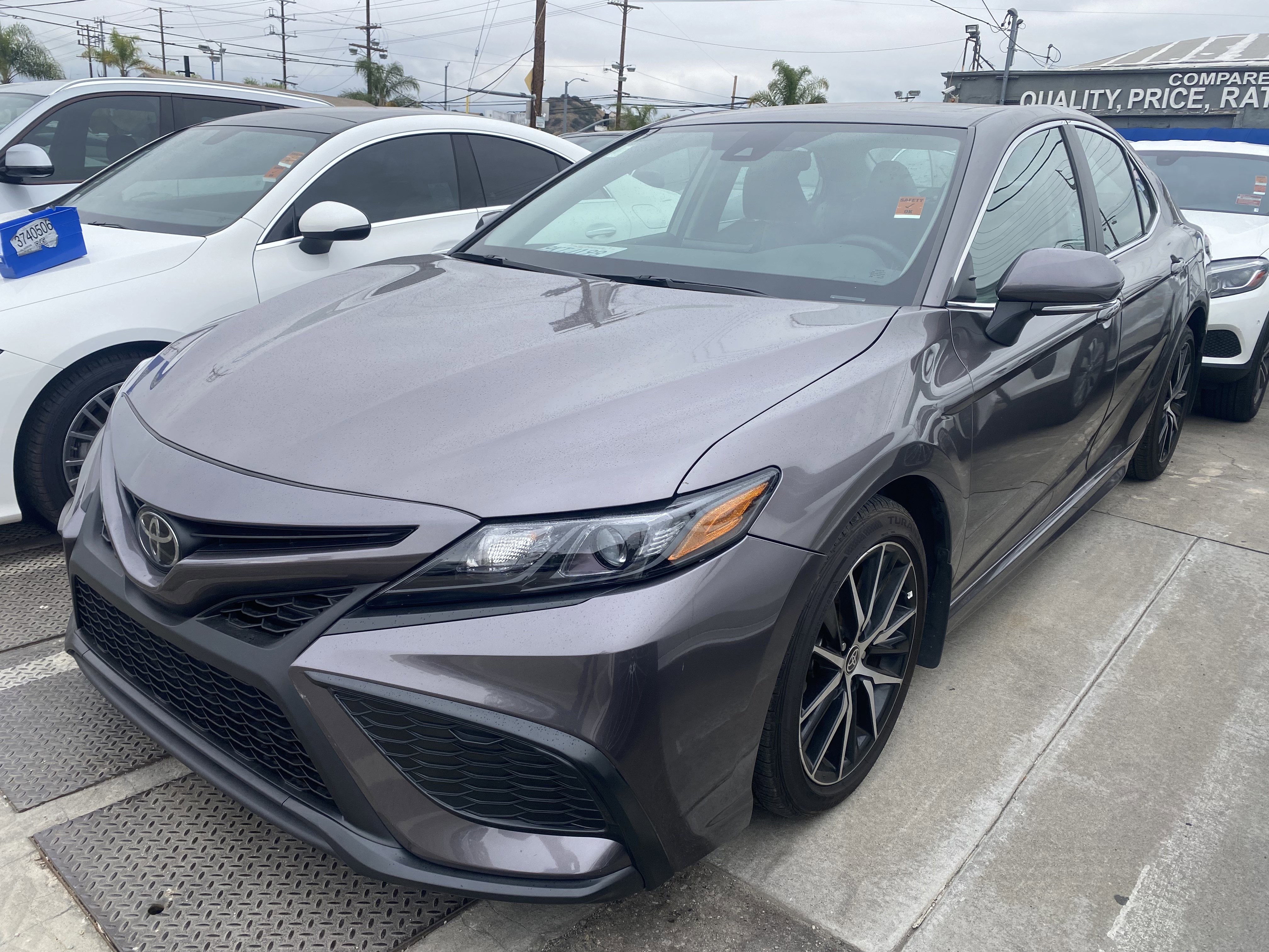 Used 2024 Toyota Camry SE FWD image 2