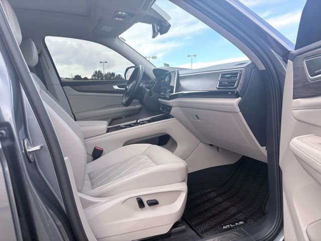 Used 2024 Volkswagen Atlas SEL Premium R-Line image 29