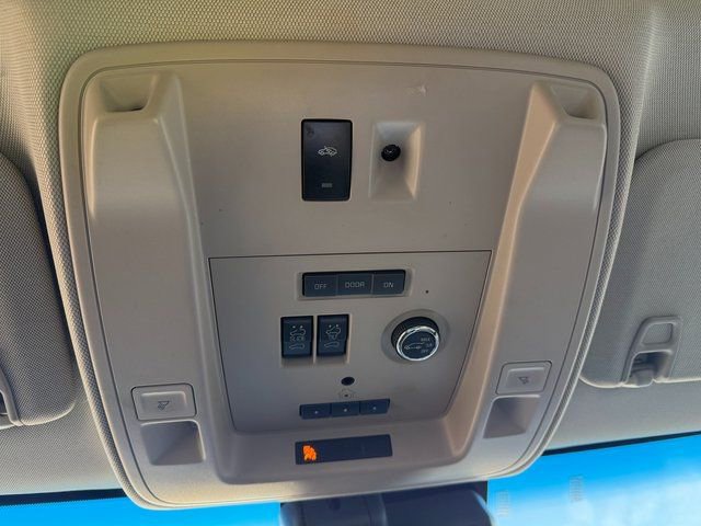 Used 2018 GMC Yukon XL Denali image 29