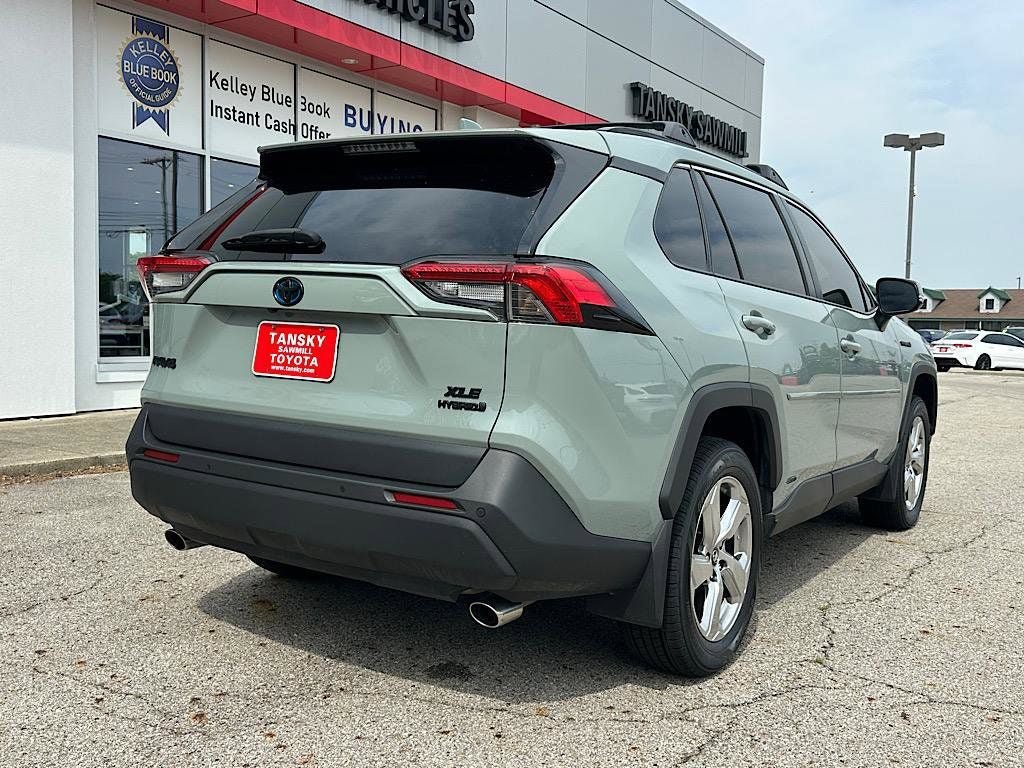 Certified 2021 Toyota RAV4 XLE Premium AWD/4WD image 5