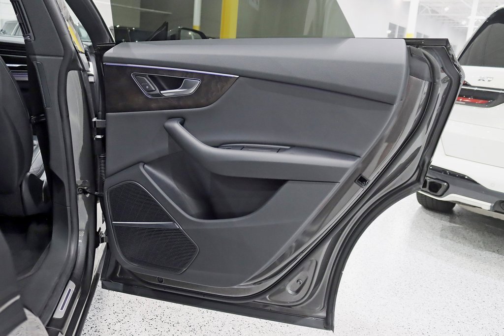 Used 2020 Audi Q8 Premium Plus image 38