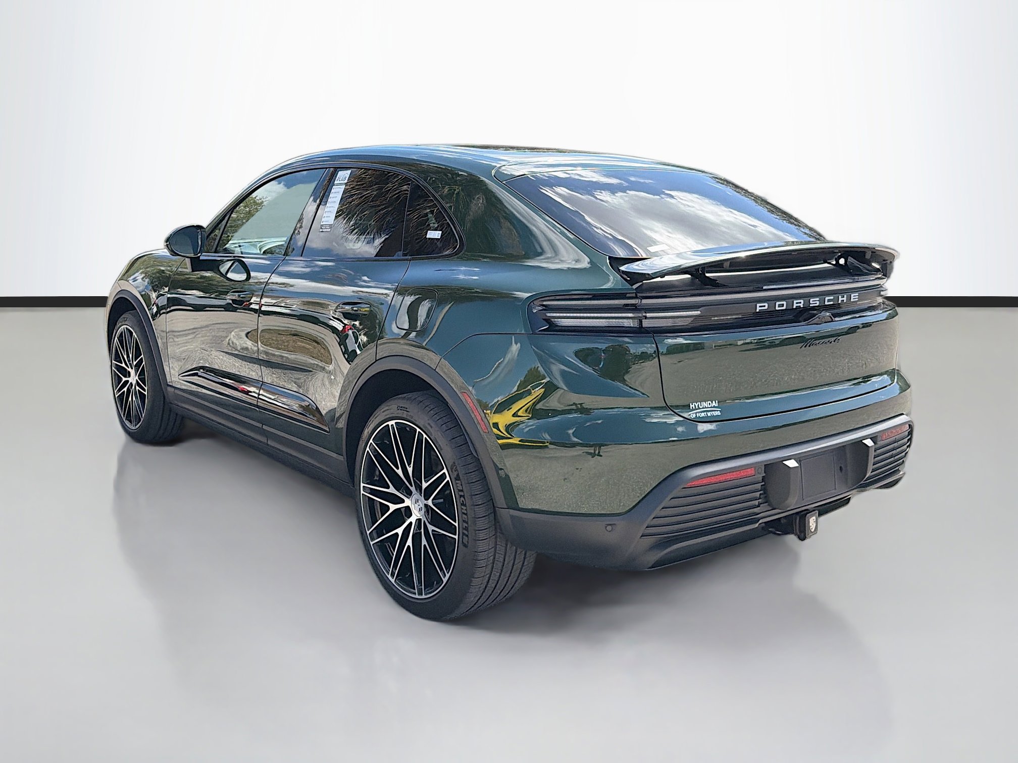 Used 2024 Porsche Macan 4 Electric image 5