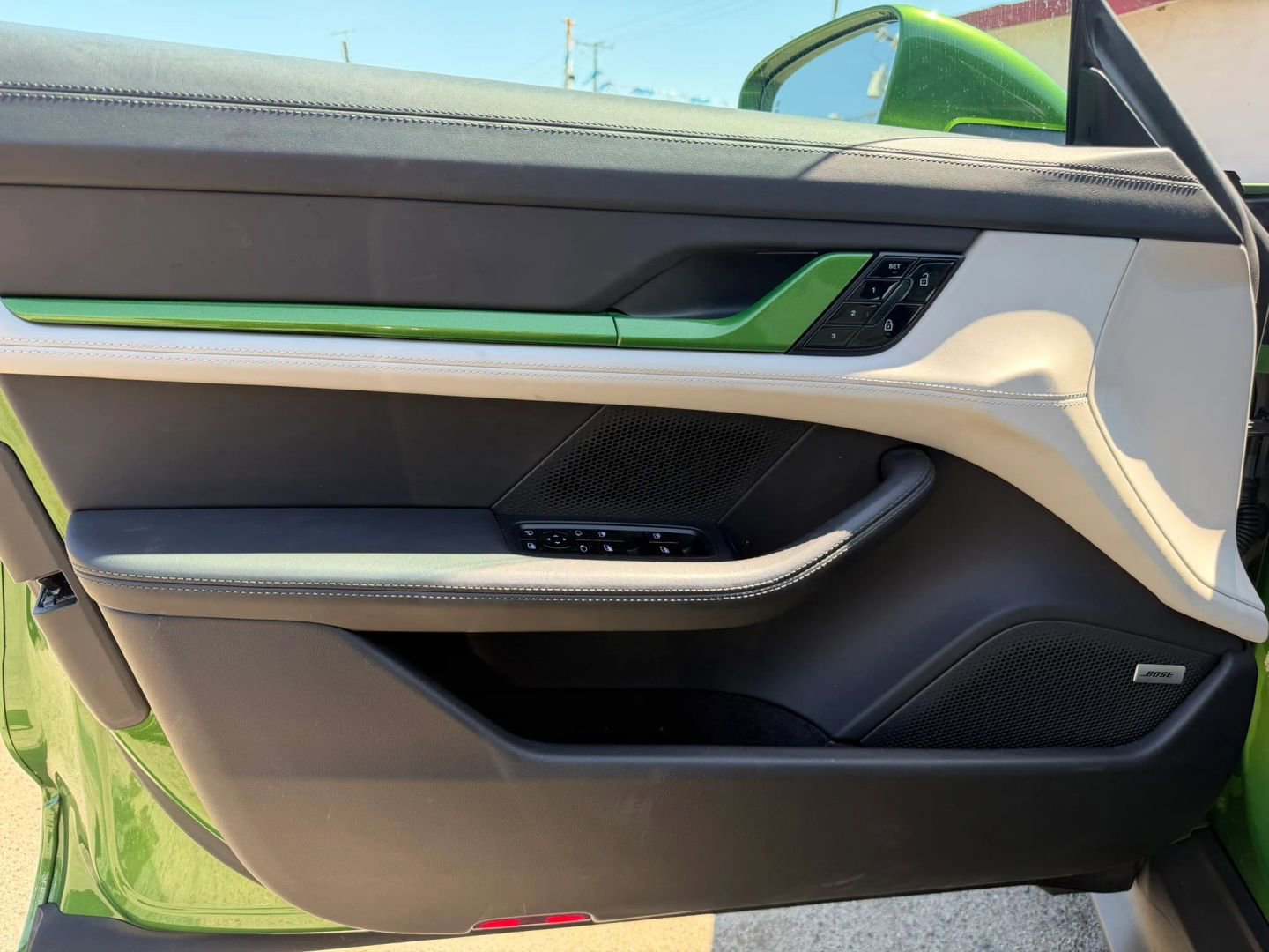 Used 2020 Porsche Taycan 4S image 9