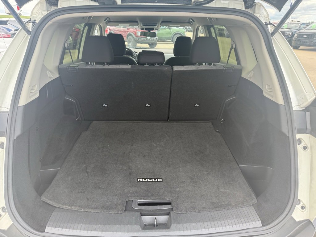 Used 2023 Nissan Rogue SV image 29