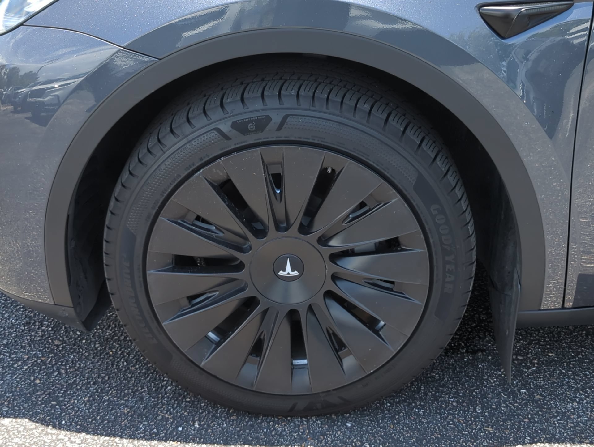 Used 2023 Tesla Model Y Long Range AWD/4WD image 37