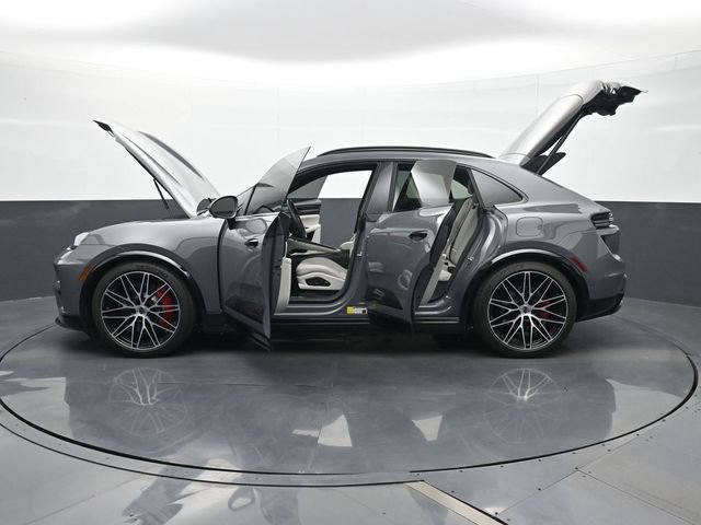Certified 2025 Porsche Macan Turbo Electric AWD/4WD image 30
