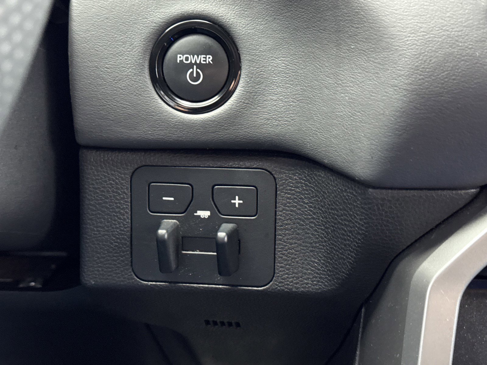 Used 2025 Toyota Sequoia Platinum image 28