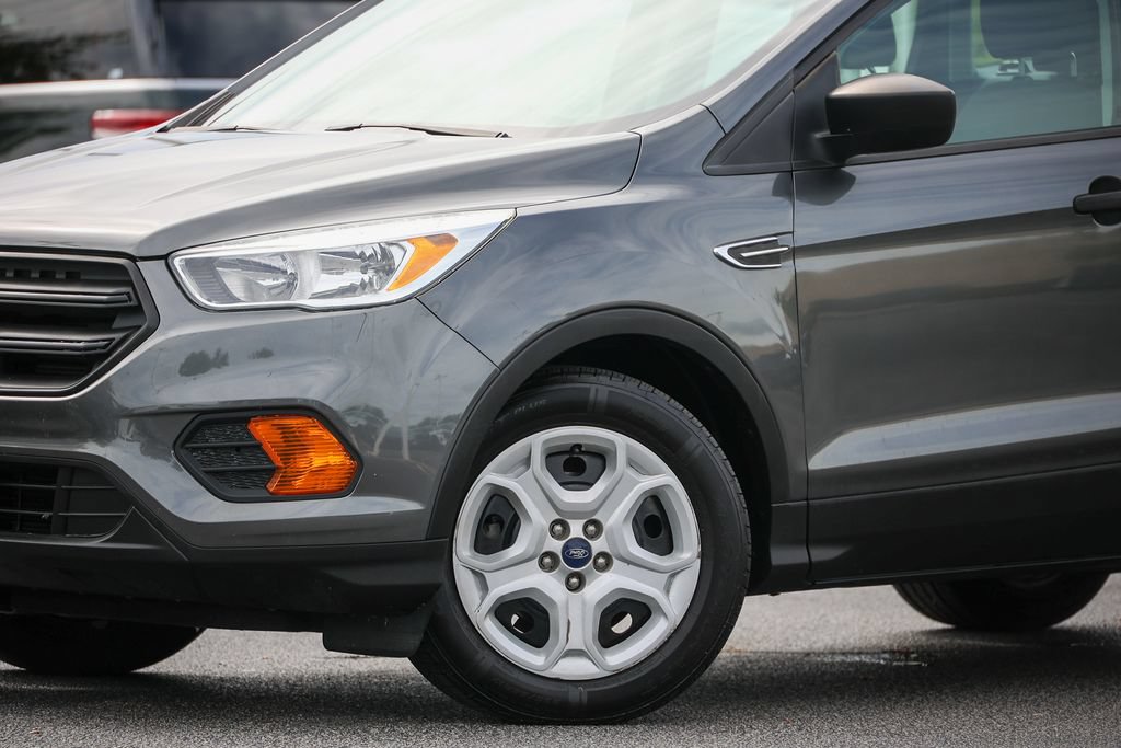Used 2017 Ford Escape SE w/ SE Sport Appearance Package FWD image 9